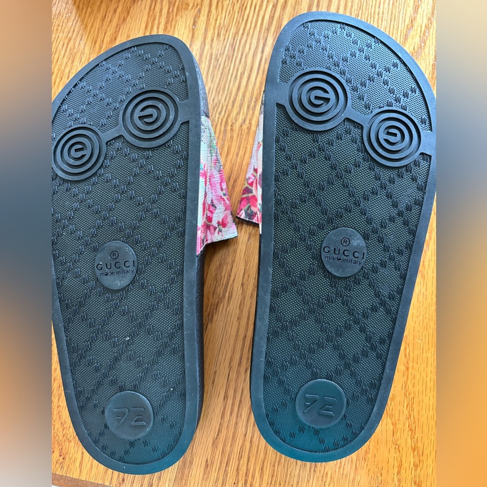 GUCCI SLIDES